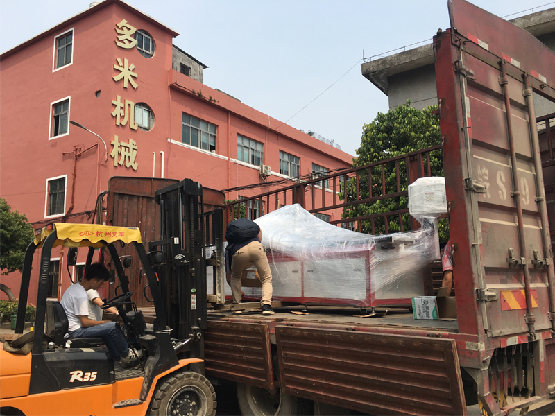 家具方管熱熔機(jī)床，專車發(fā)往山海