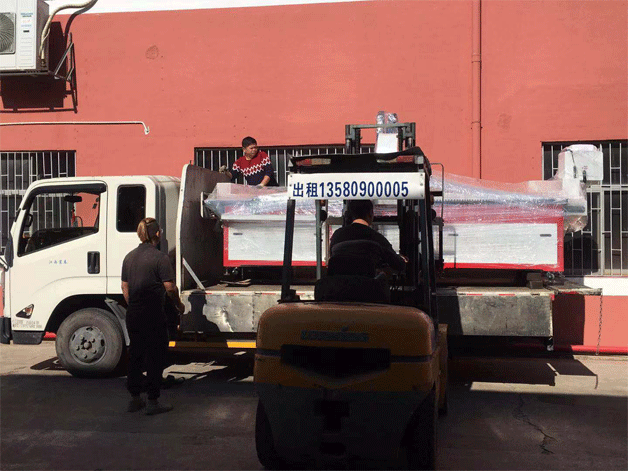 數(shù)控鉆孔攻絲機出貨浙江！