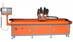 熱熔數(shù)控鉆孔機(jī)換刀按復(fù)位鍵，刀卡住了，不手